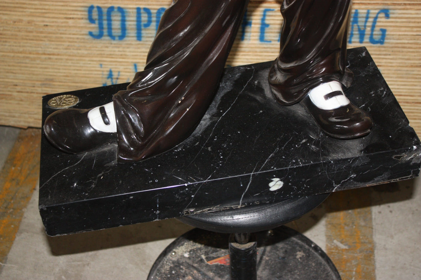 Standing clown with flowers - Bronze Statue - Size: 21"L x 10.5"W x 38"H.