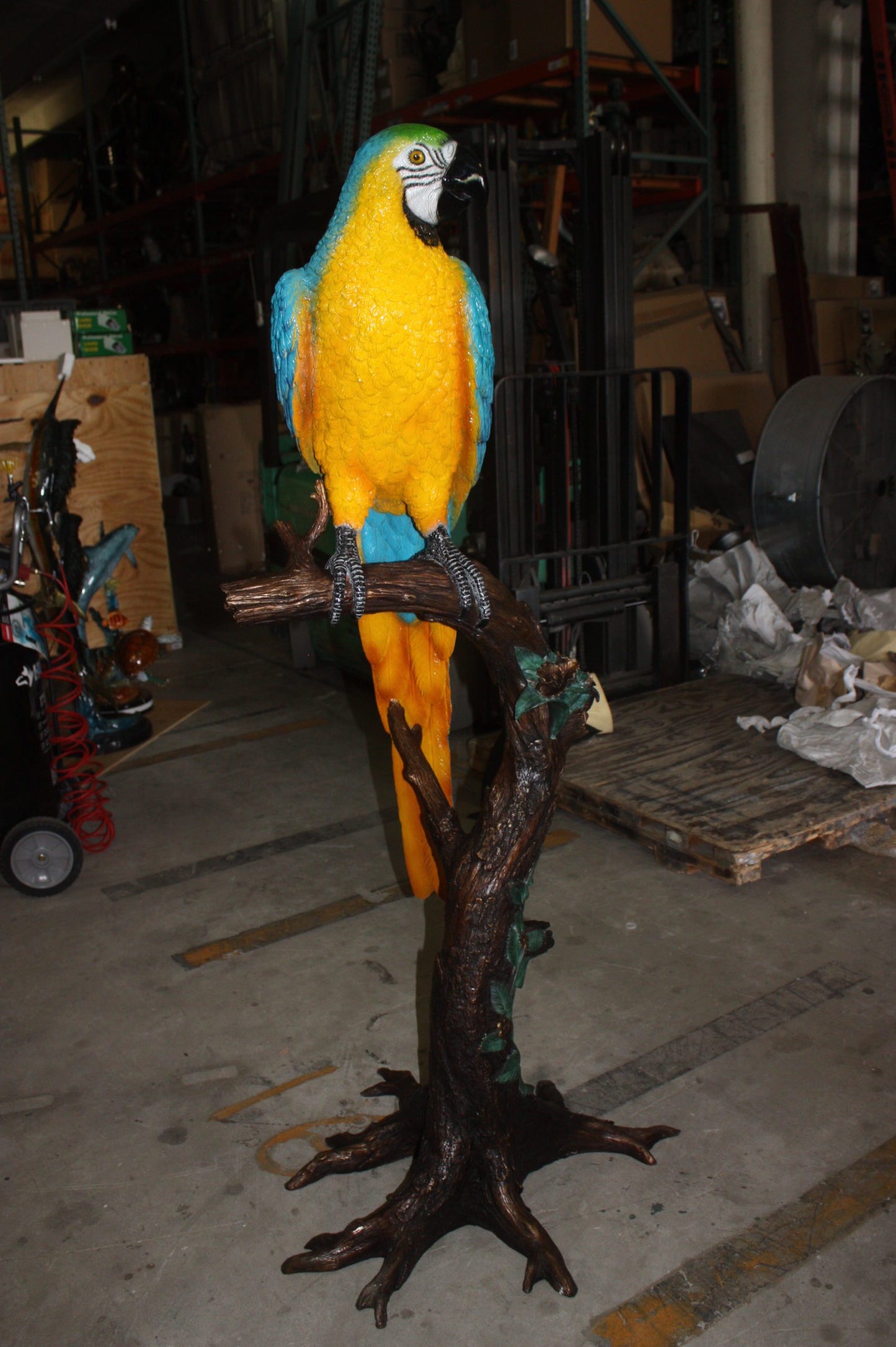 Single Parrot on a tree - Bronze Statue - Size: 30"L x 24"W x 66"H.