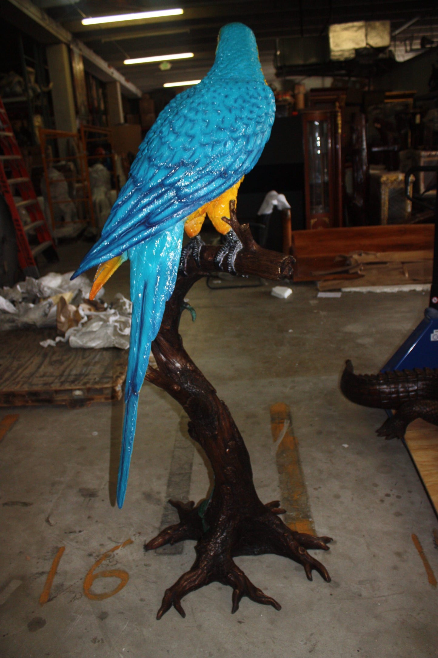 Single Parrot on a tree - Bronze Statue - Size: 30"L x 24"W x 66"H.