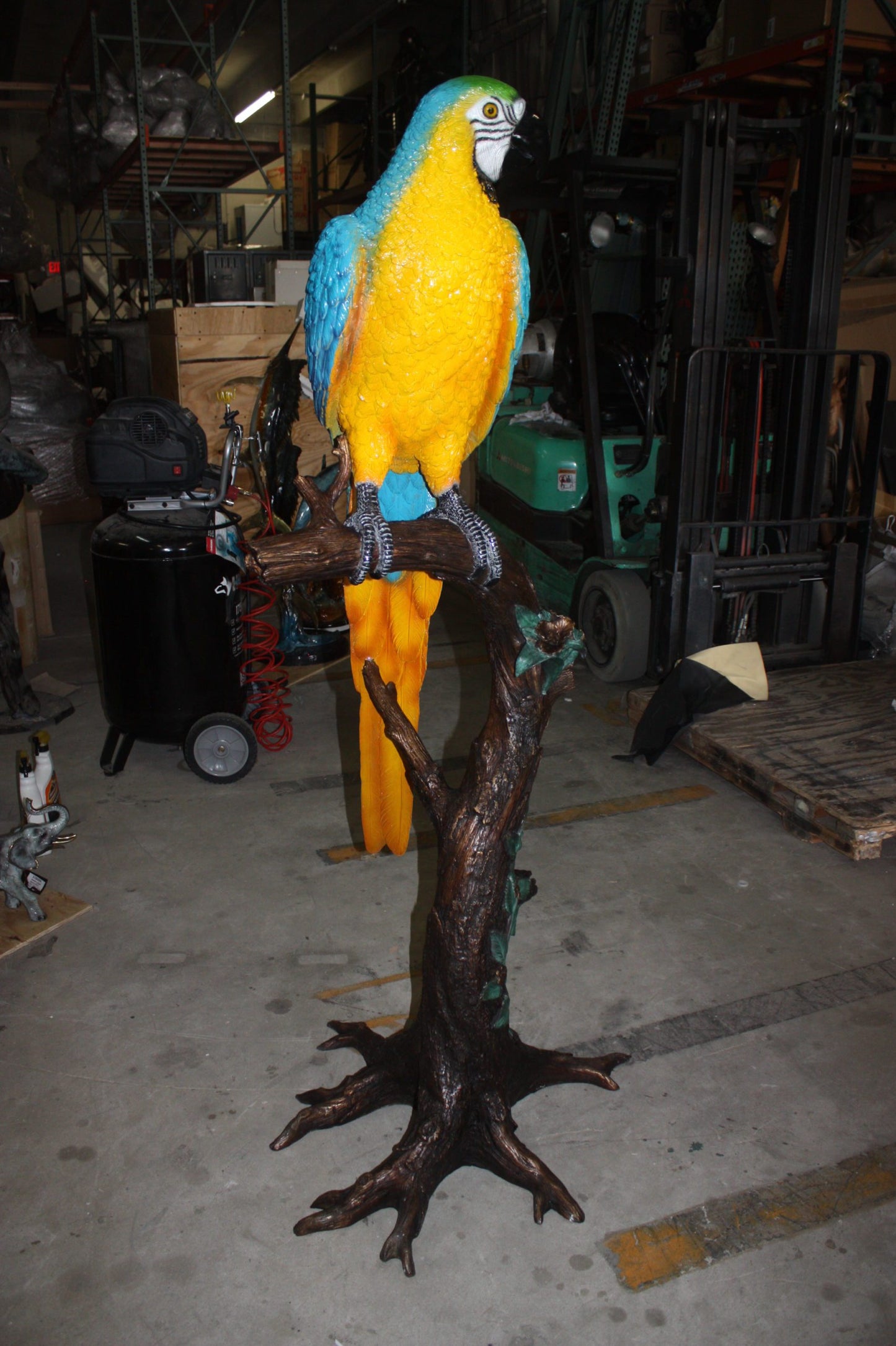 Single Parrot on a tree - Bronze Statue - Size: 30"L x 24"W x 66"H.