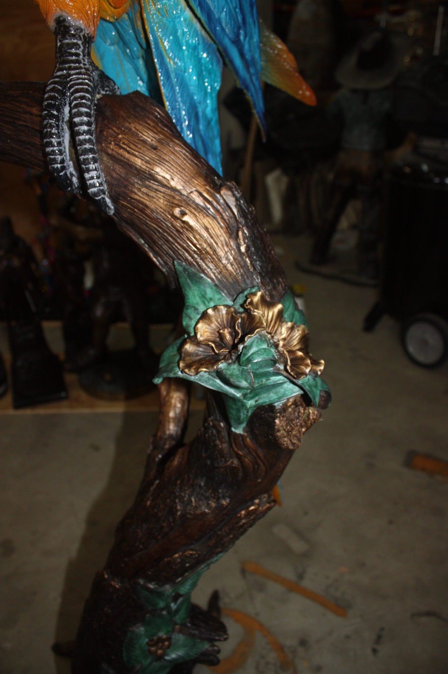 Single Parrot on a tree - Bronze Statue - Size: 30"L x 24"W x 66"H.