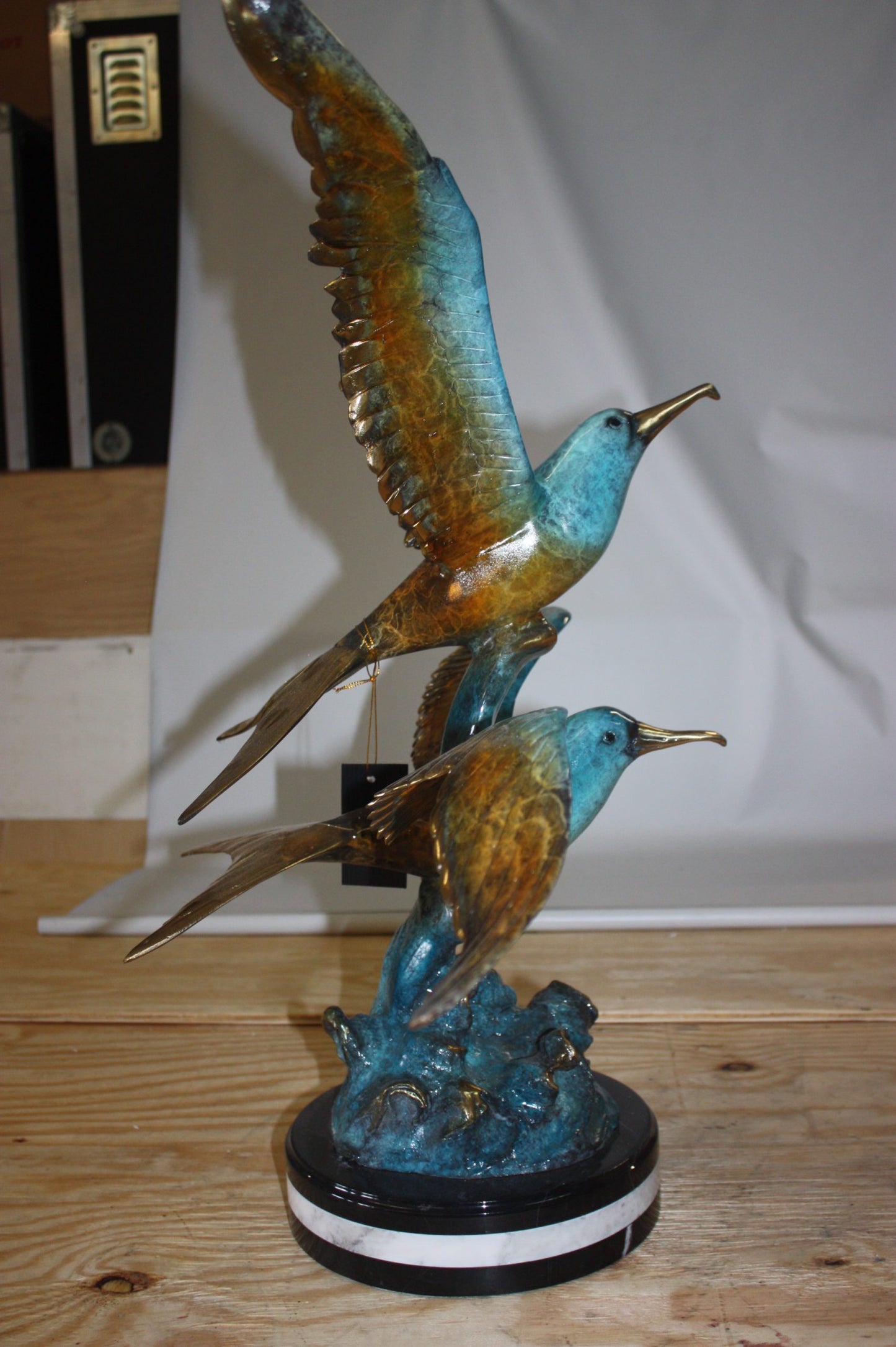 Two Seagull flying - Bronze Statue - Size: 36"L x 17"W x 27"H.