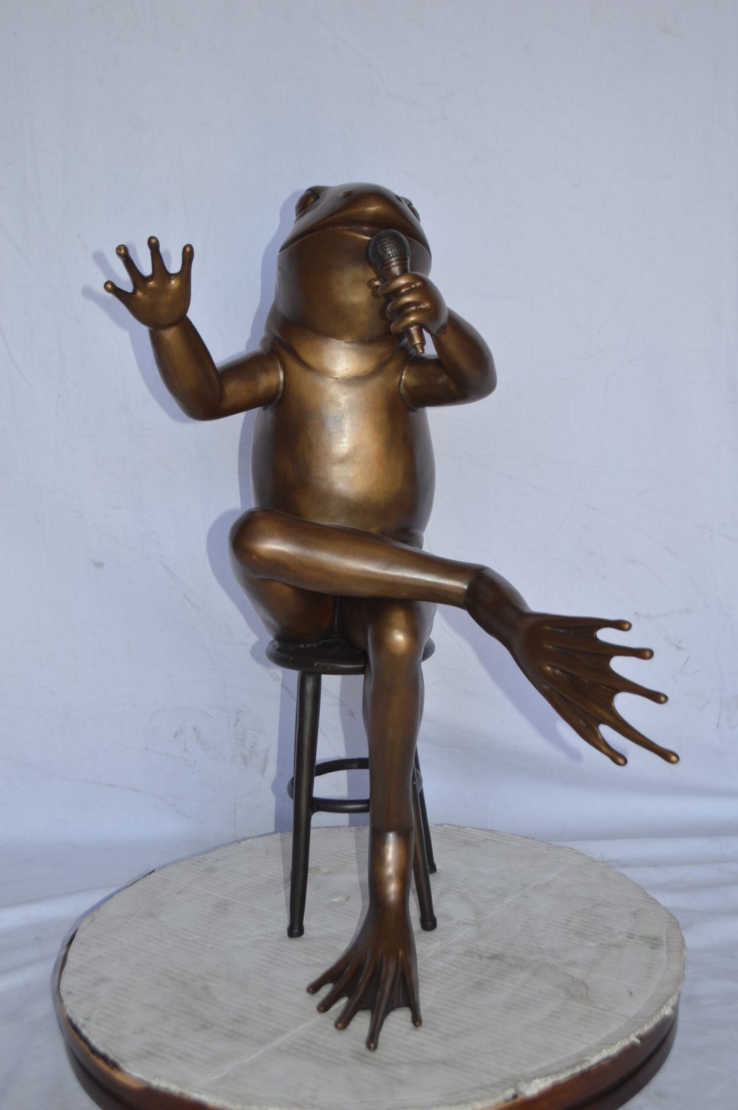 Comedic Frog bronze statue - Size: 25"L x 20"W x 30"H.
