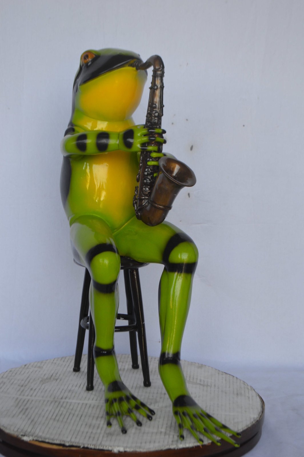 Green frog playing saxophone bronze statue - Size: 23"L x 15"W x 30"H.