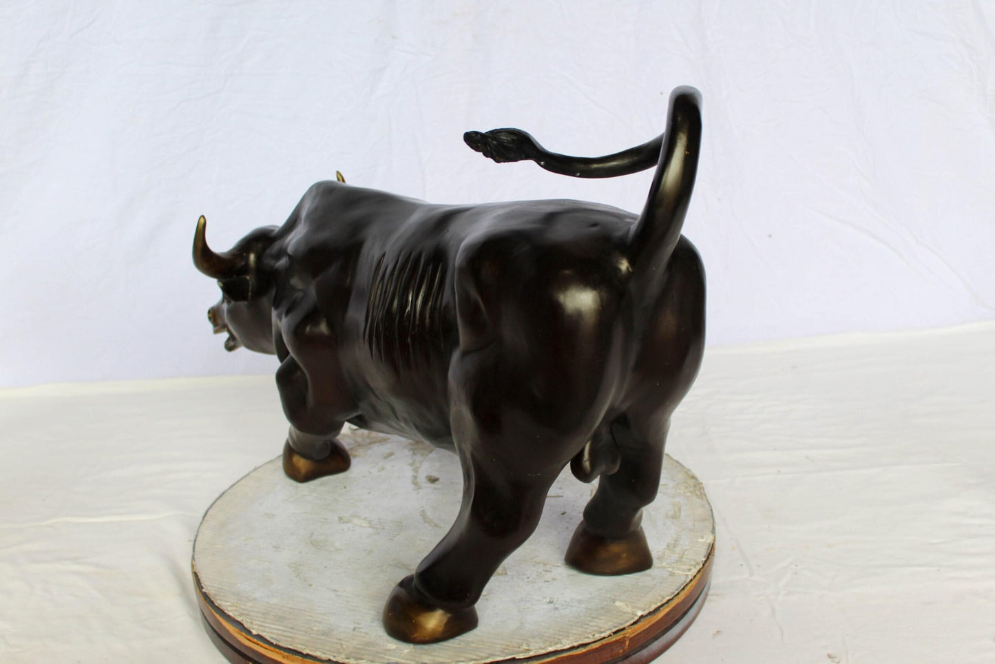 Nifao Wall Street Bull Bronze Statue – Handcrafted Lost Wax Casting – Powerful Charging Bull Symbol of Strength, Wealth & Market Success – Office, Business, and Home Décor – 32" x 16" x 21"H