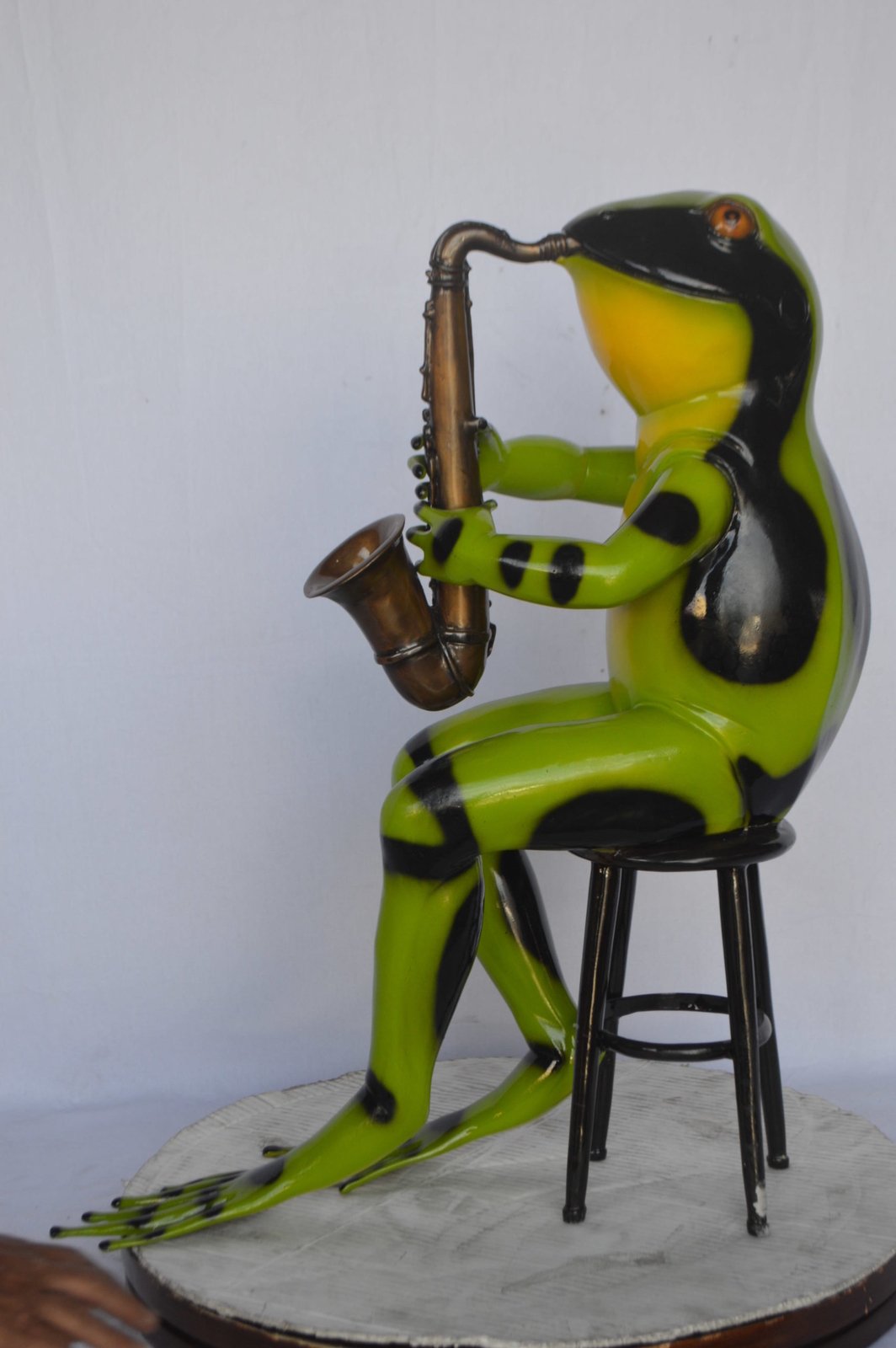 Green frog playing saxophone bronze statue - Size: 23"L x 15"W x 30"H.