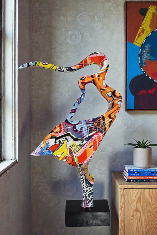 Gone With The Wind Modern Graffiti Resin Statue Size: 9" x 3" x 14"H