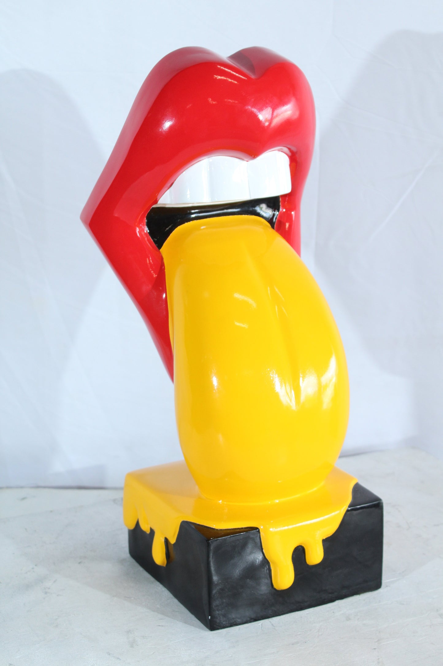 NIFAO Rolling Stones Lips Replica with Yellow Tongue Resin Statue 10 x 10 x 22 H