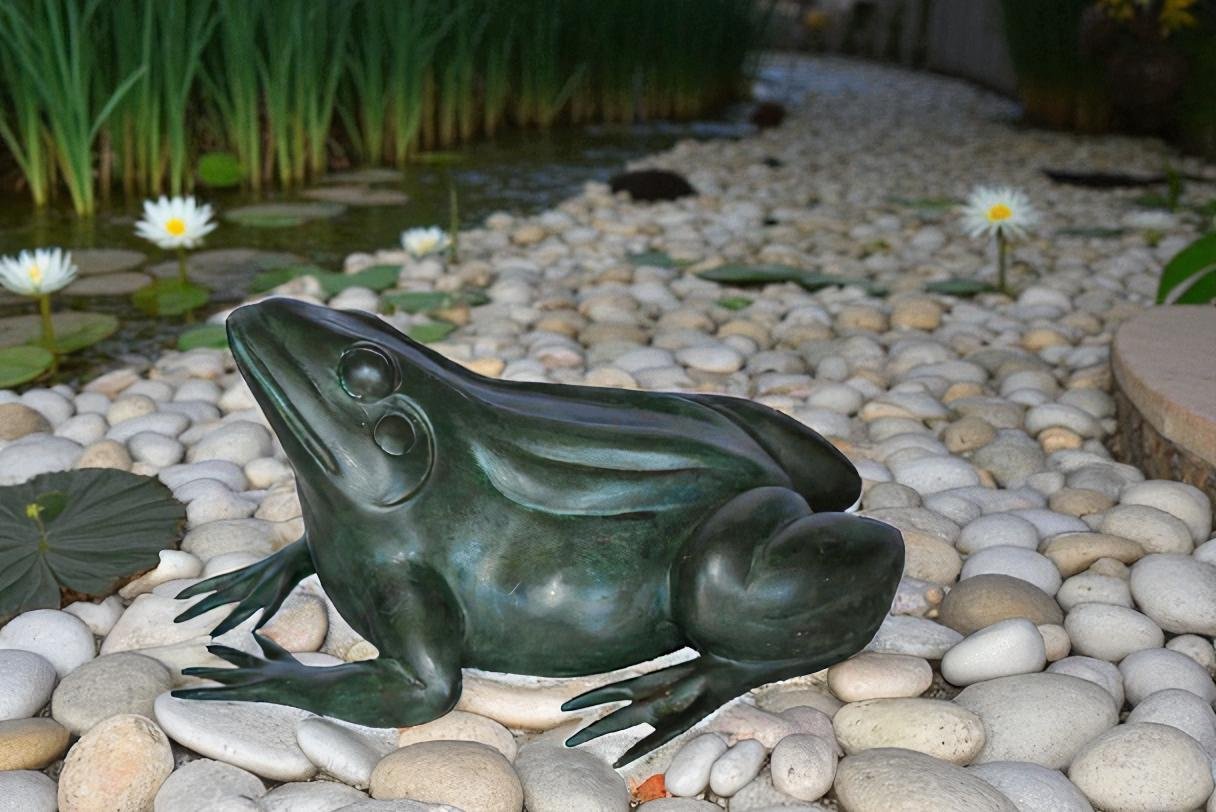 Croaking Frog Bronze Statue in Green Patina Fountain Size: 15" x 10" x 7"H