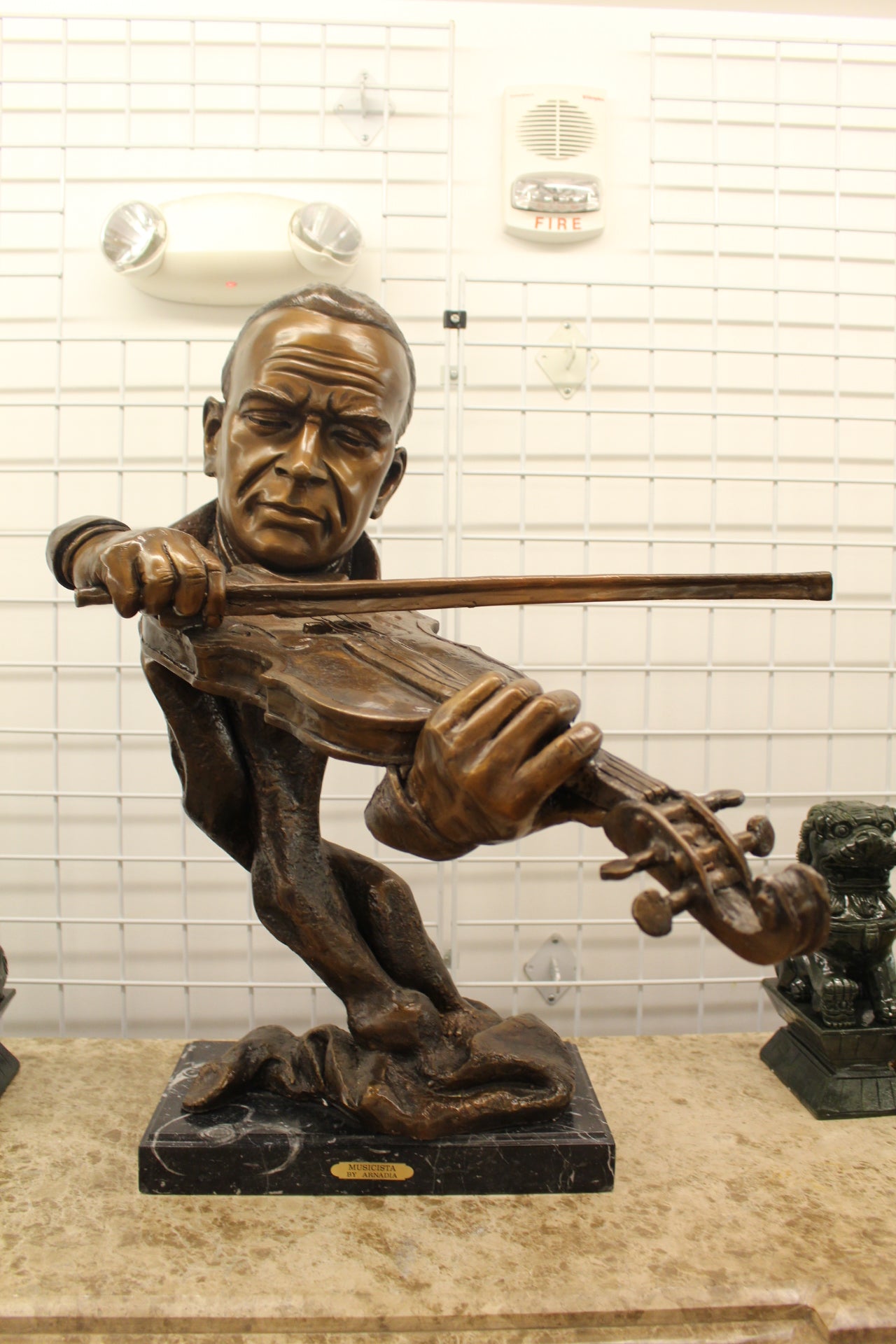 Musicista by Arnadia, Bust of Violin Musician Bronze Statue - 27"x 16"x 32"H. 