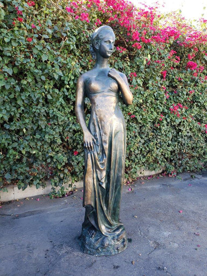 Juliet Capulet Bronze replica Munich Germany -  Size: 21"L x 20"W x 84"H.