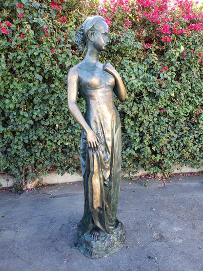Juliet Capulet Bronze replica Munich Germany -  Size: 21"L x 20"W x 84"H.