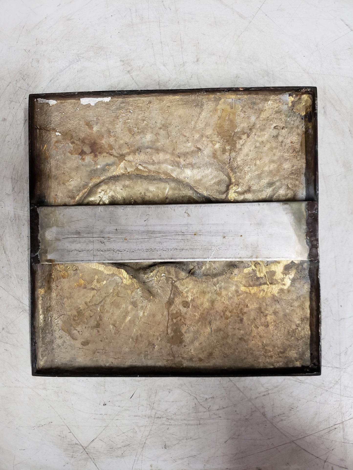 Single Fish made of Bronze Wall decor Size: 10" x 10" x 1"H