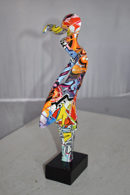 Gone With The Wind Modern Graffiti Resin Statue Size: 9" x 3" x 14"H