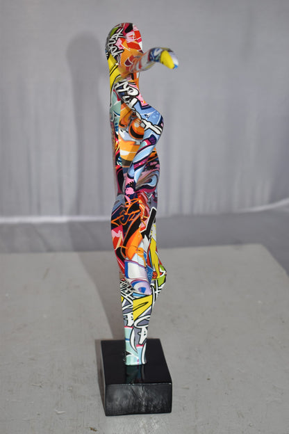 Gone With The Wind Modern Graffiti Resin Statue Size: 9" x 3" x 14"H
