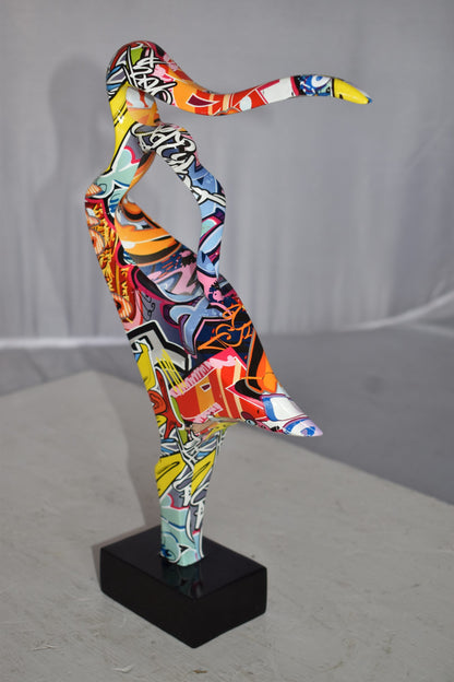 Gone With The Wind Modern Graffiti Resin Statue Size: 9" x 3" x 14"H
