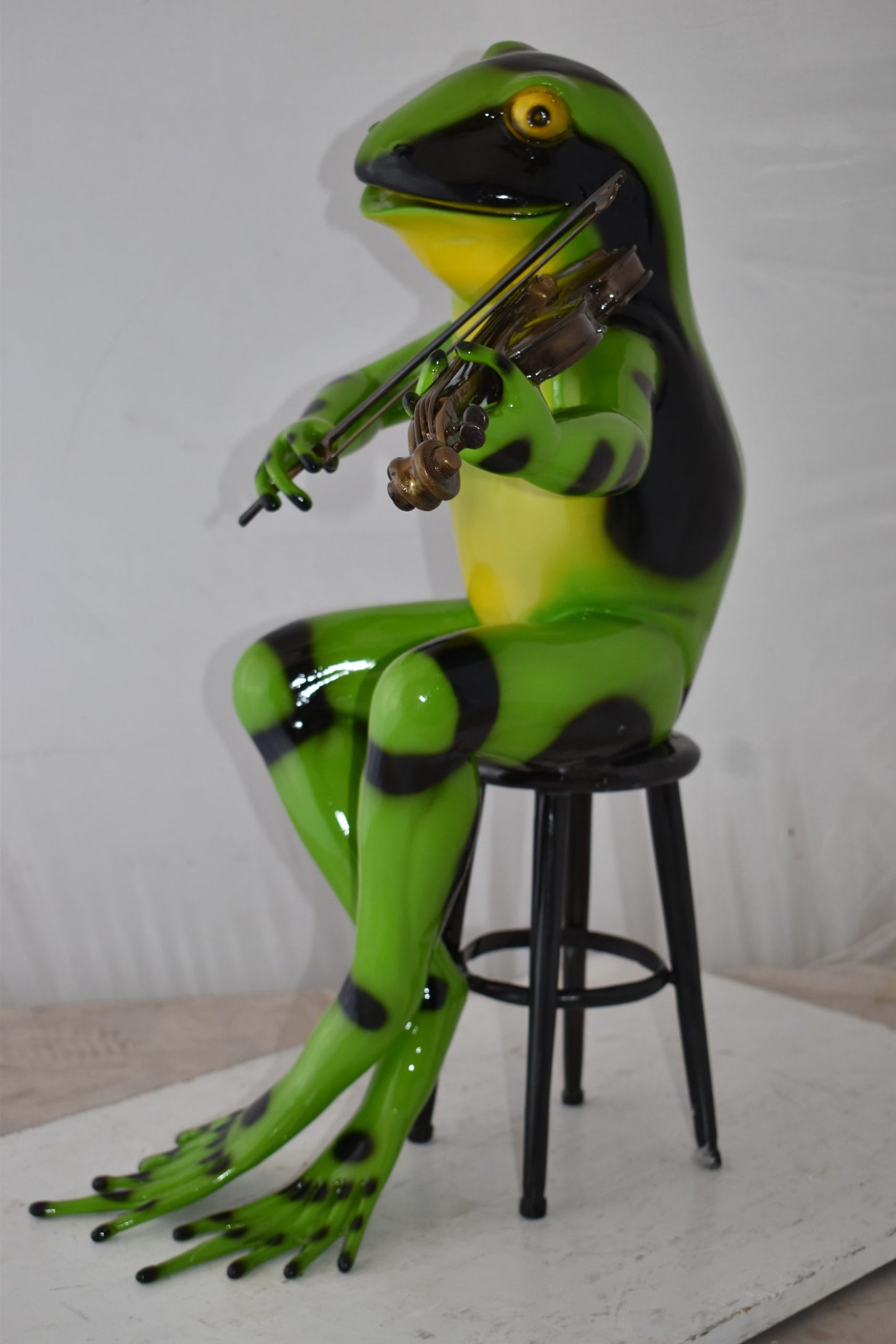 Musical Green Frog Playing the Violin Bronze Statue Size: 20" x 18" x 30"H