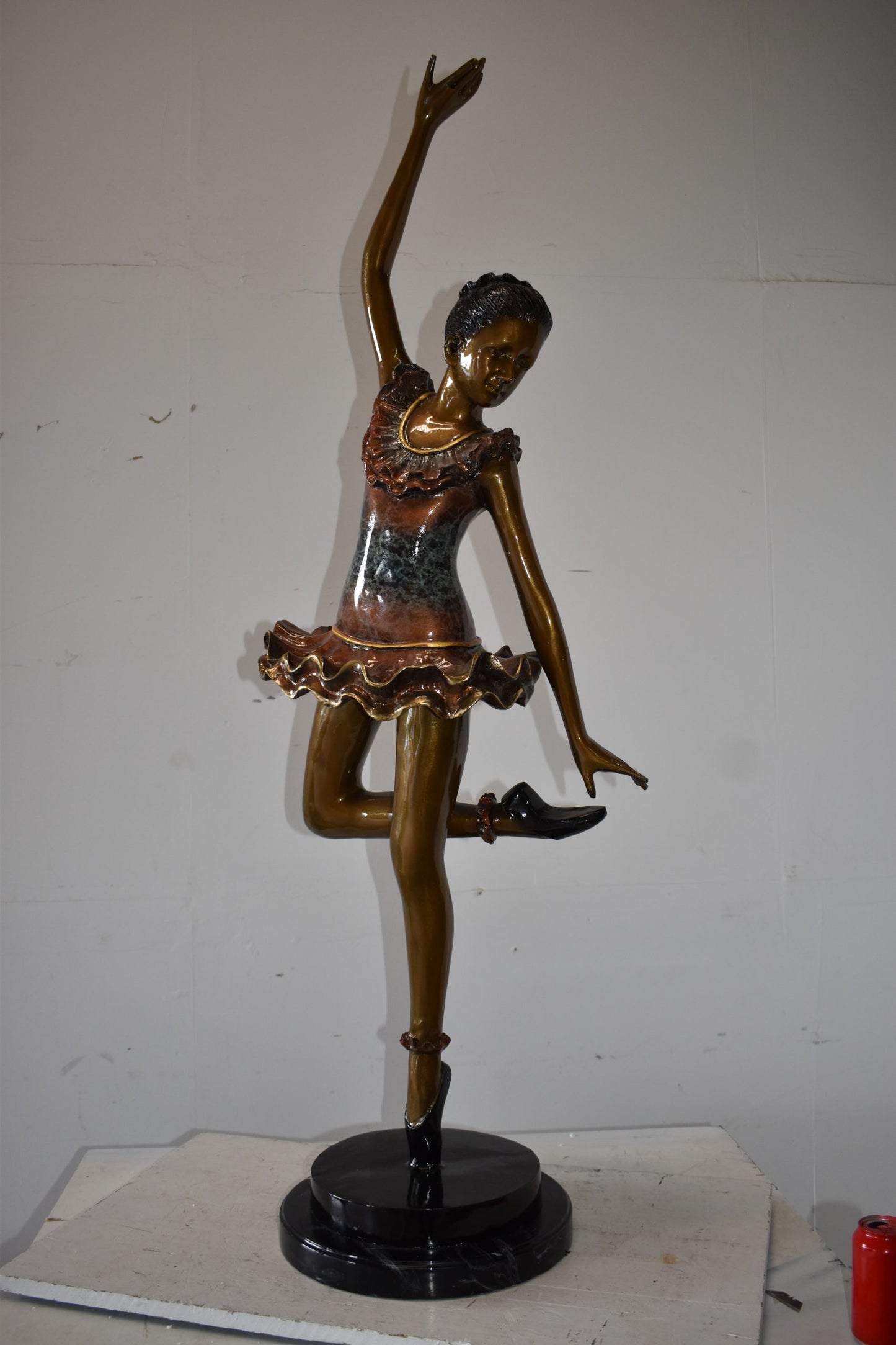 Ballet Dancer Ballerina on her Tippy Toes Bronze Statue