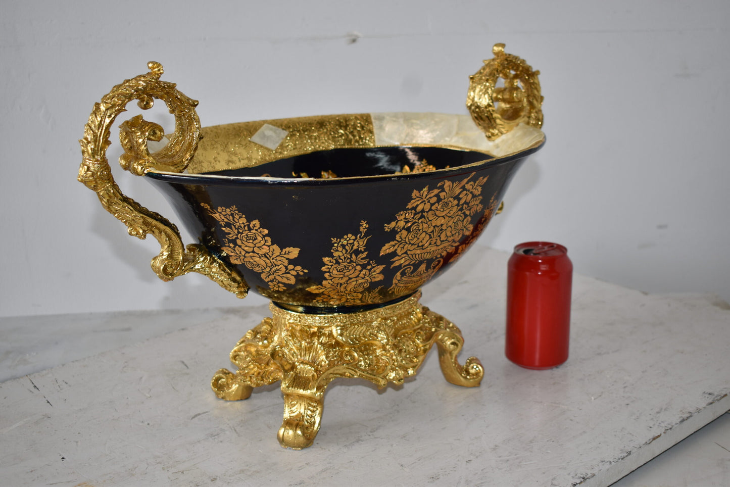 Short And Rounded Decoration Resin Vase Size: 20" x 12" x 13"H