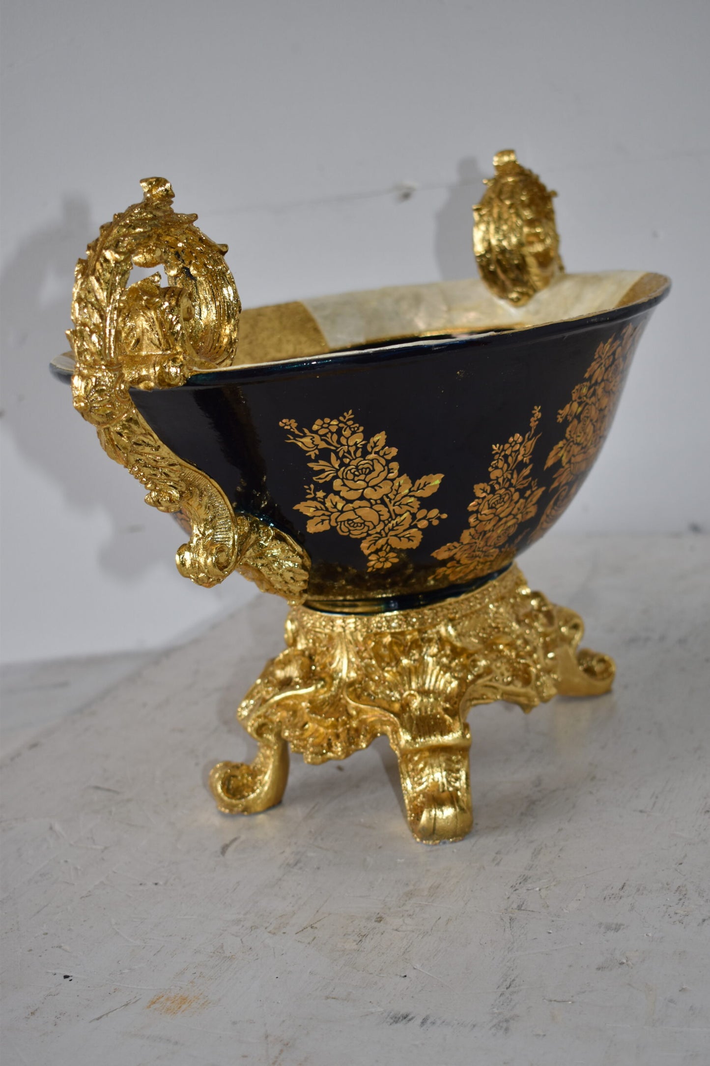 Short And Rounded Decoration Resin Vase Size: 20" x 12" x 13"H