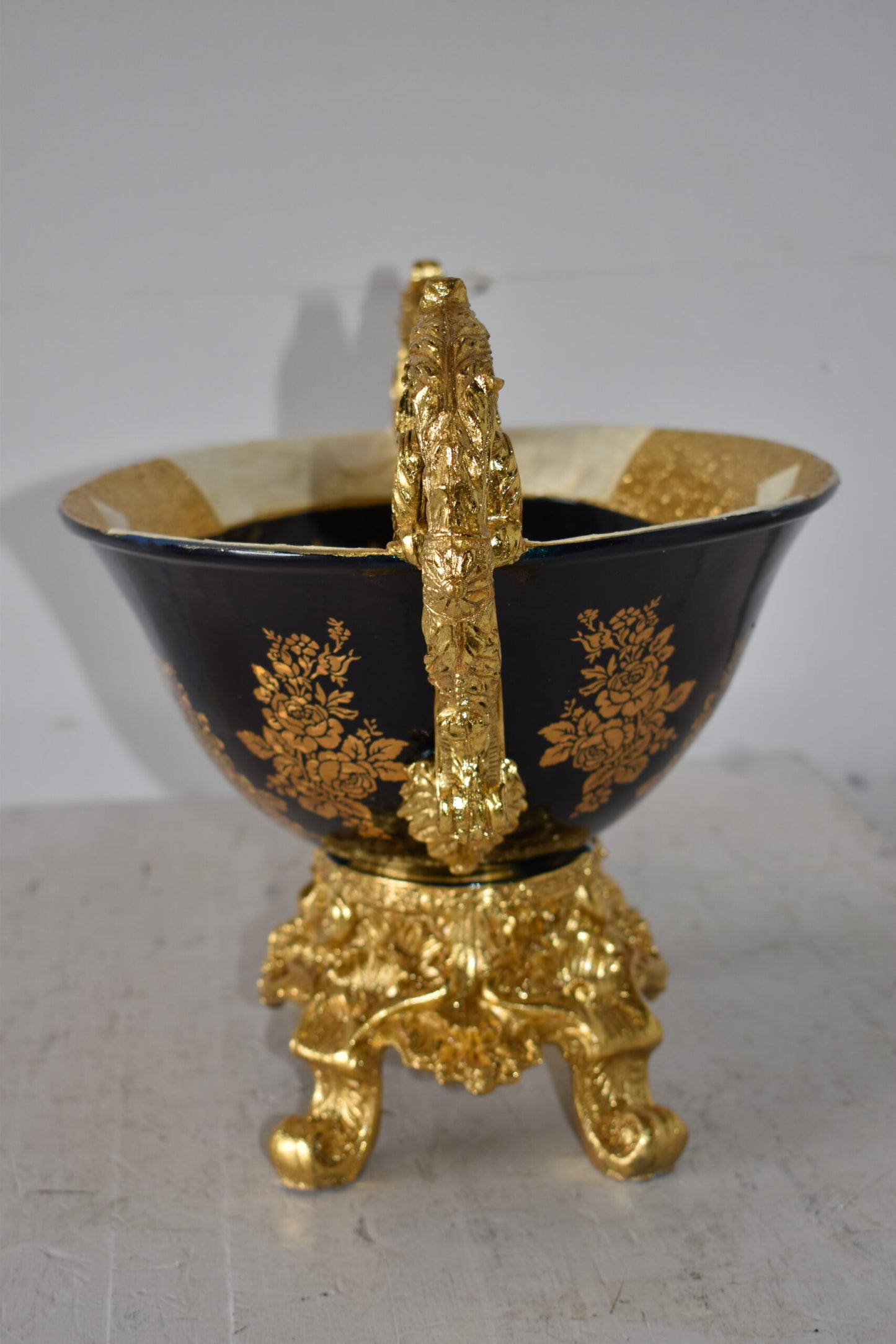 Short And Rounded Decoration Resin Vase Size: 20" x 12" x 13"H