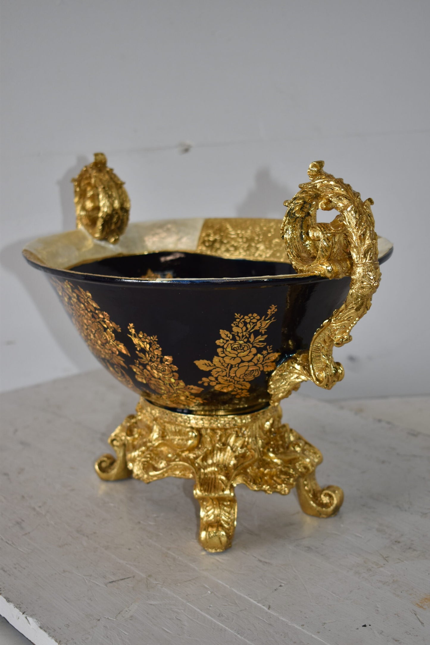 Short And Rounded Decoration Resin Vase Size: 20" x 12" x 13"H