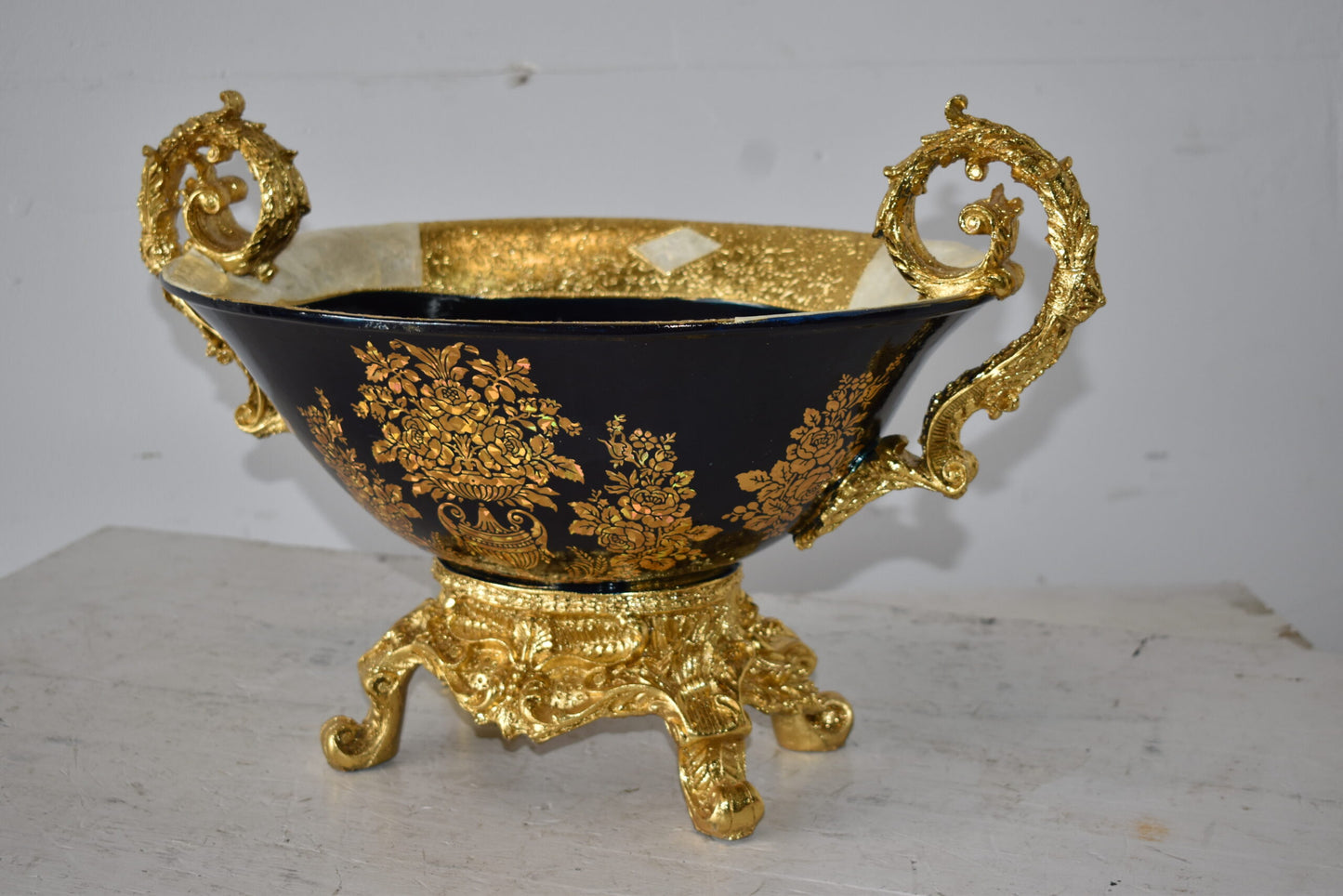 Short And Rounded Decoration Resin Vase Size: 20" x 12" x 13"H