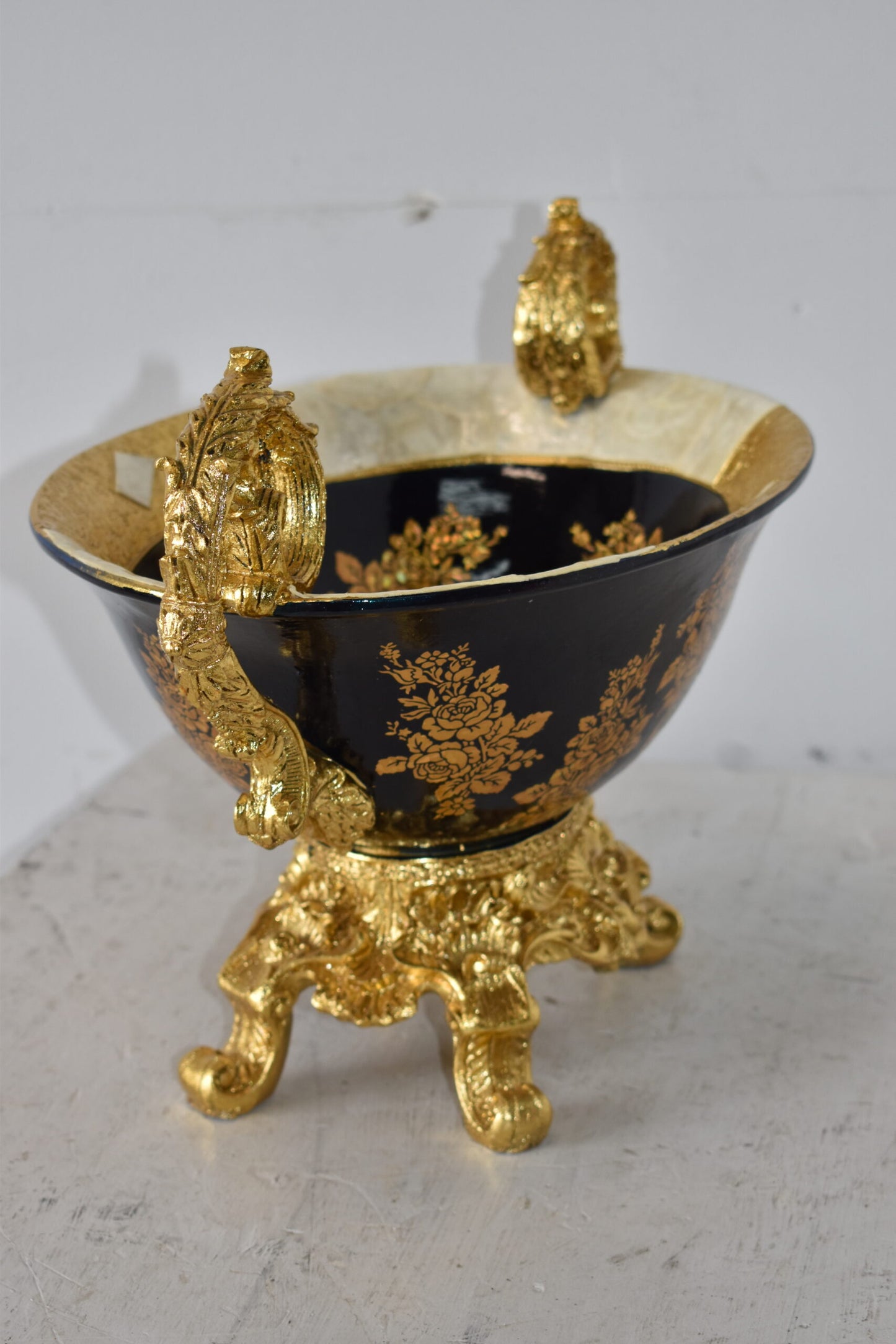 Short And Rounded Decoration Resin Vase Size: 20" x 12" x 13"H
