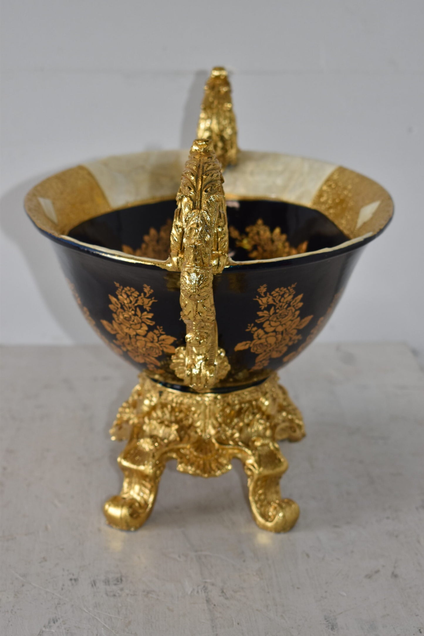 Short And Rounded Decoration Resin Vase Size: 20" x 12" x 13"H