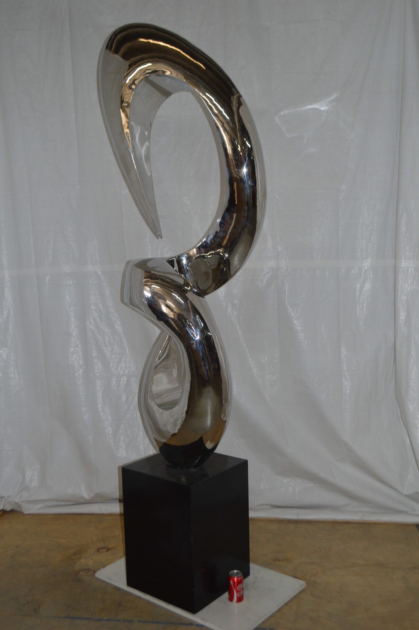 Modern arts large statue CC3 -  Size: 30"L x 20"W x 99"H.