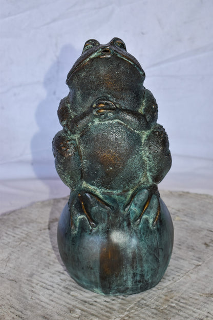 Frog With Green Patina Bronze Fountain Statue