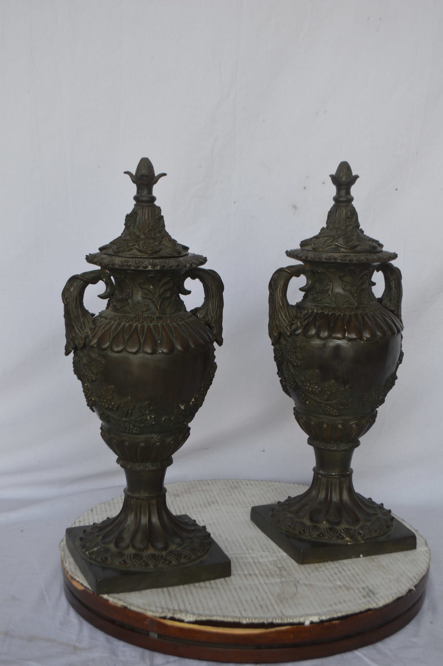 Pair of Urns bronze statue - Size: 10"L x 9"W x 25"H.