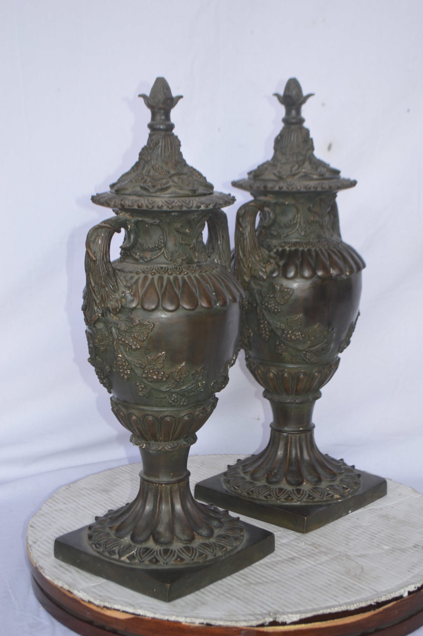 Pair of Urns bronze statue - Size: 10"L x 9"W x 25"H.