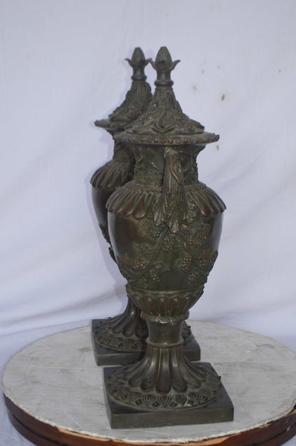 Pair of Urns bronze statue - Size: 10"L x 9"W x 25"H.