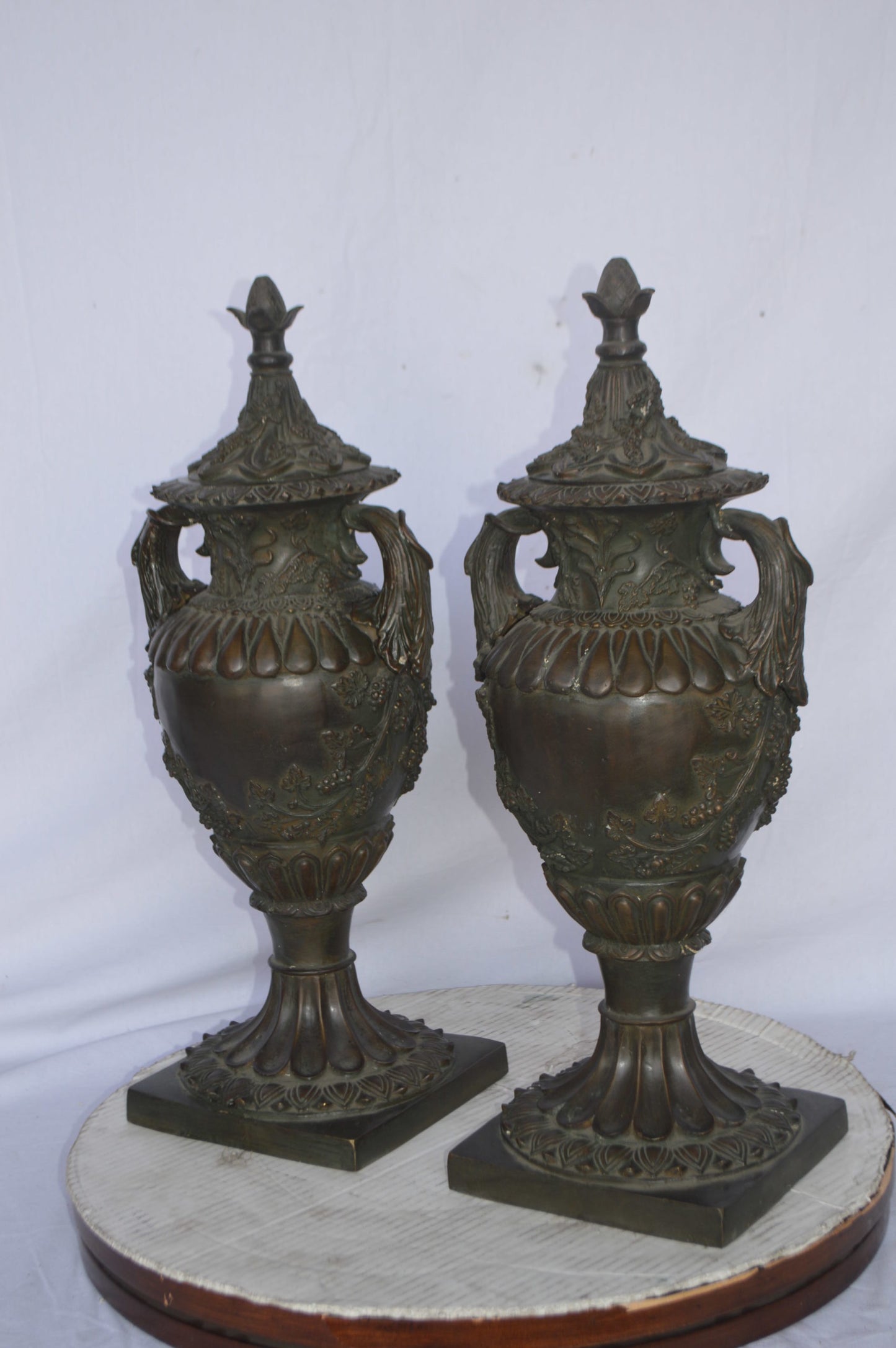 Pair of Urns bronze statue - Size: 10"L x 9"W x 25"H.