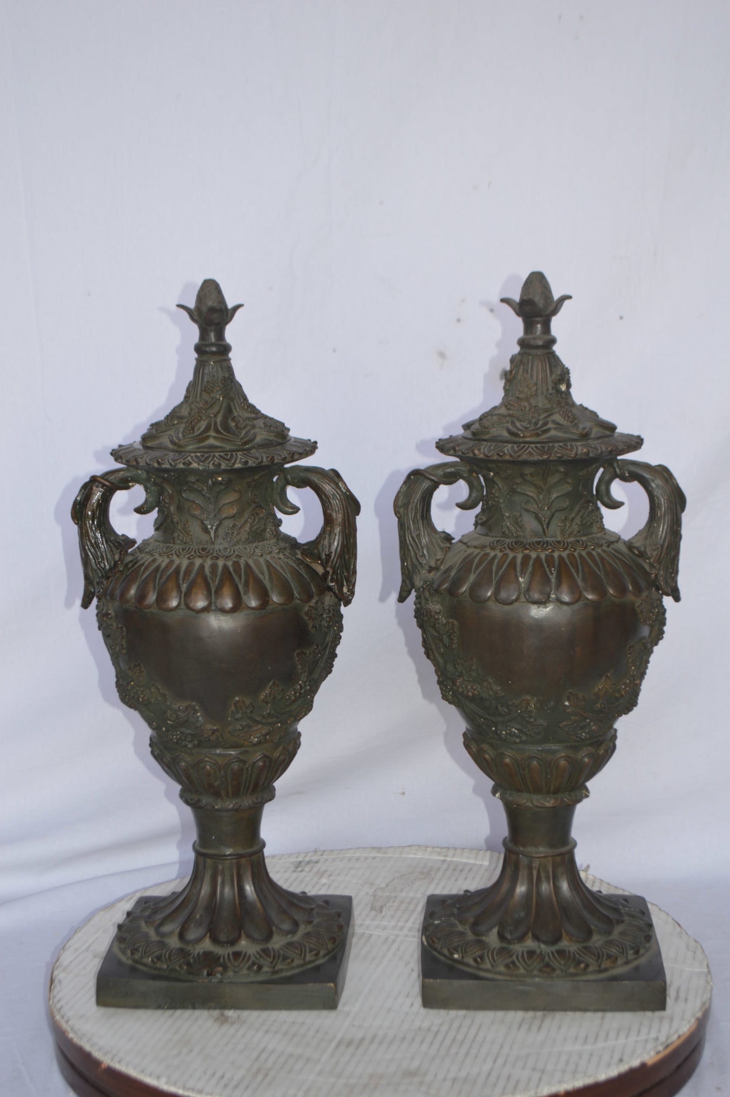 Pair of Urns bronze statue - Size: 10"L x 9"W x 25"H.