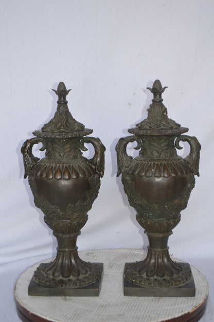Pair of Urns bronze statue - Size: 10"L x 9"W x 25"H.