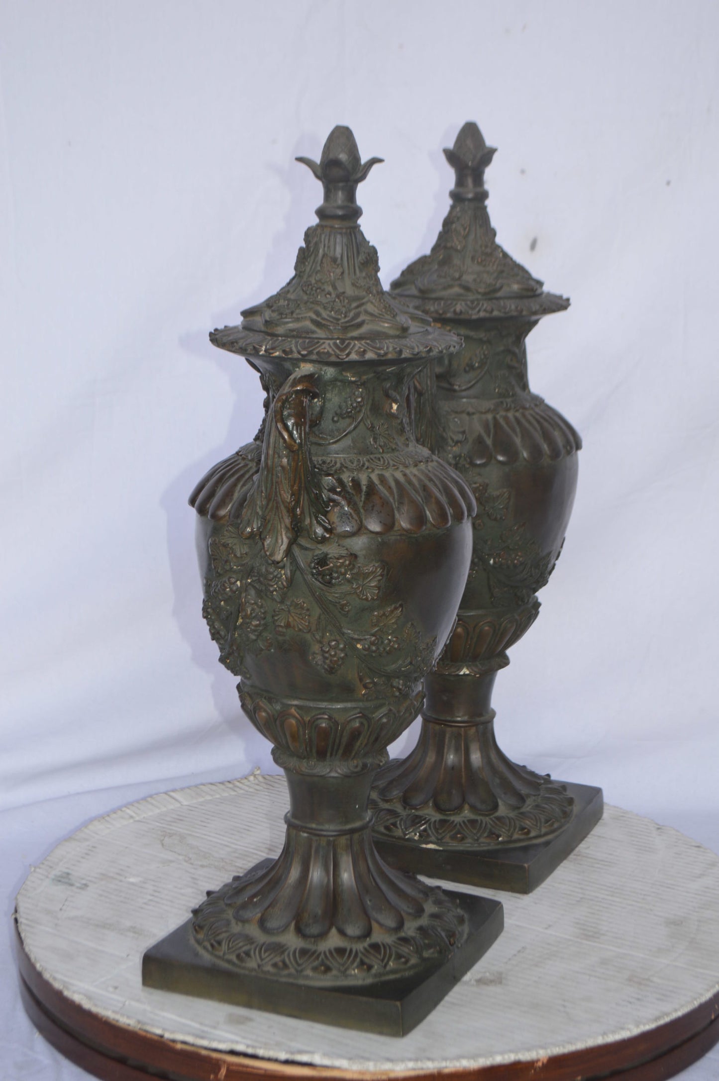 Pair of Urns bronze statue - Size: 10"L x 9"W x 25"H.
