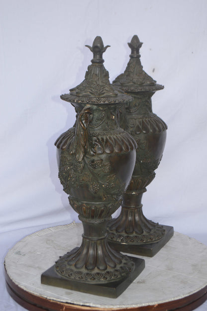 Pair of Urns bronze statue - Size: 10"L x 9"W x 25"H.