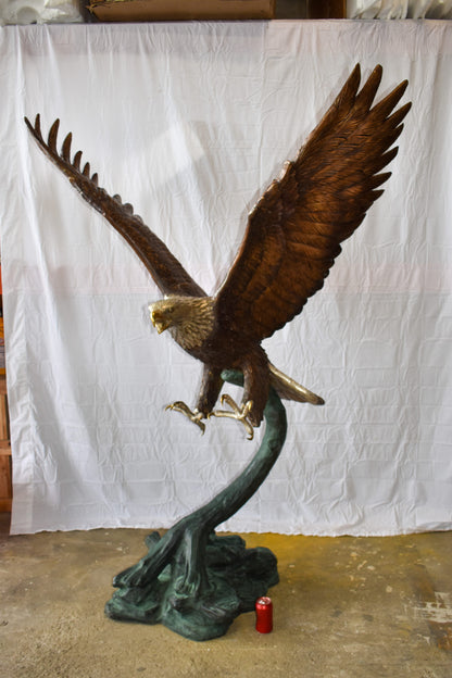 Giant Eagle in Action Looking for Prey Bronze Statue Size: 60" x 40" x 78"H