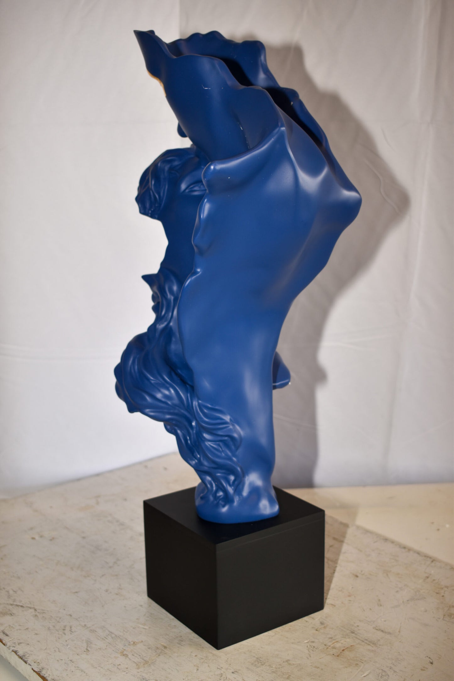 Abstract Modern Lovers Blue Resin Statue 12" x 8" x 26"H