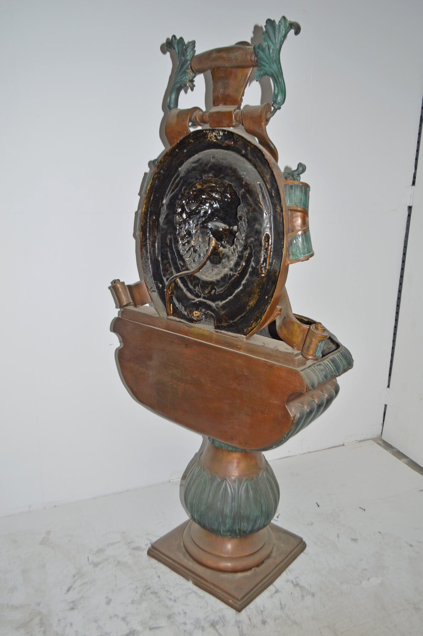 Lion Head Wall Fountain made of Bronze Statue - Size: 32"L x 22"W x 70"H.