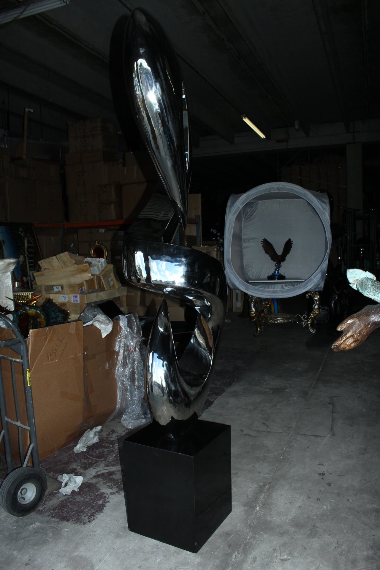 Modern arts - large statue - CC2 -  Size: 20"L x 20"W x 98"H. 