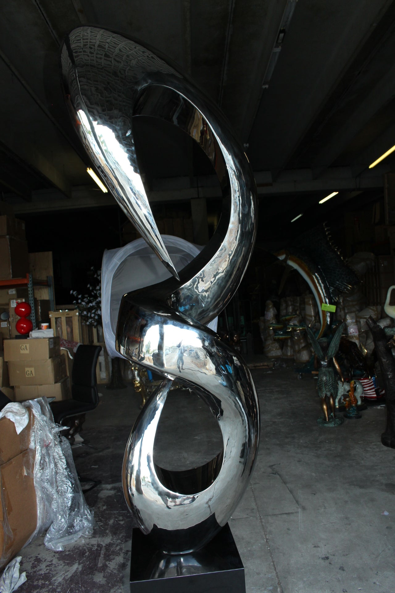 Modern arts - large statue - CC2 -  Size: 20"L x 20"W x 98"H. 