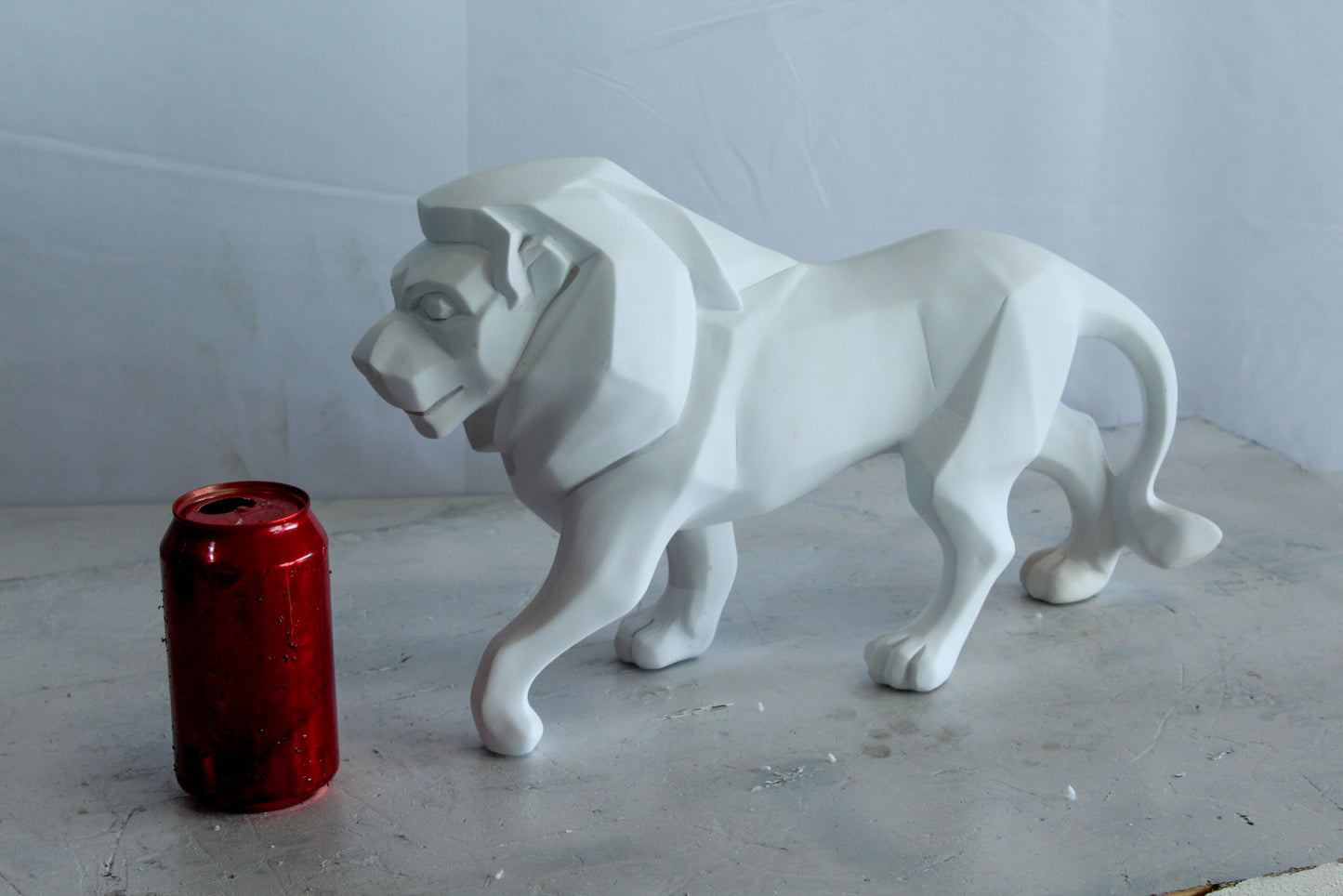 Nifao Modern Resin Lion Statue – Geometric Indoor/Outdoor Sculpture, Matte White Polygon Design, Contemporary Minimalist Animal Decor for Homes, Offices, Galleries & Modern Interiors17 x 5" x 9"H