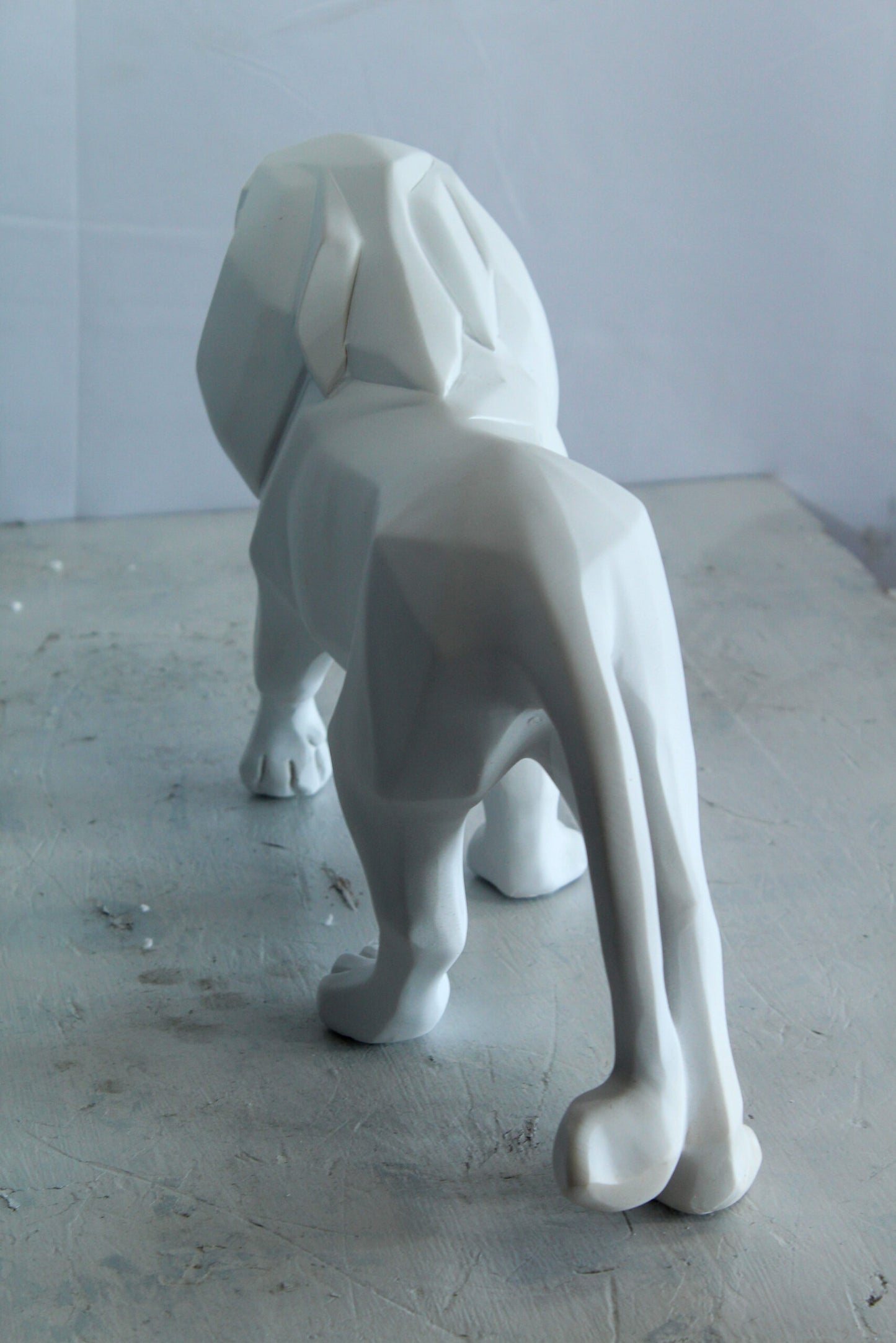 Nifao Modern Resin Lion Statue – Geometric Indoor/Outdoor Sculpture, Matte White Polygon Design, Contemporary Minimalist Animal Decor for Homes, Offices, Galleries & Modern Interiors17 x 5" x 9"H