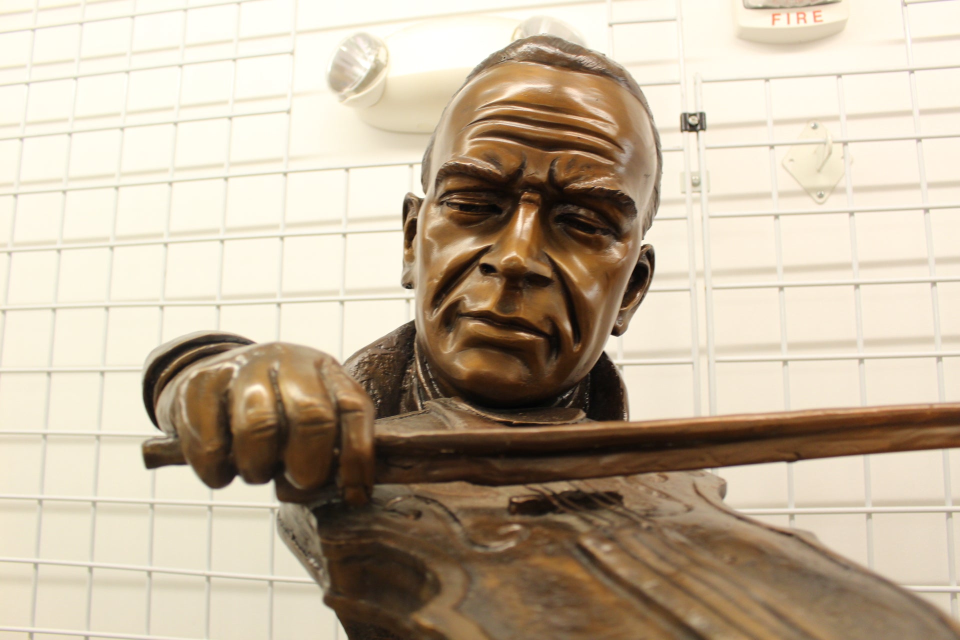Musicista by Arnadia, Bust of Violin Musician Bronze Statue - 27"x 16"x 32"H. 