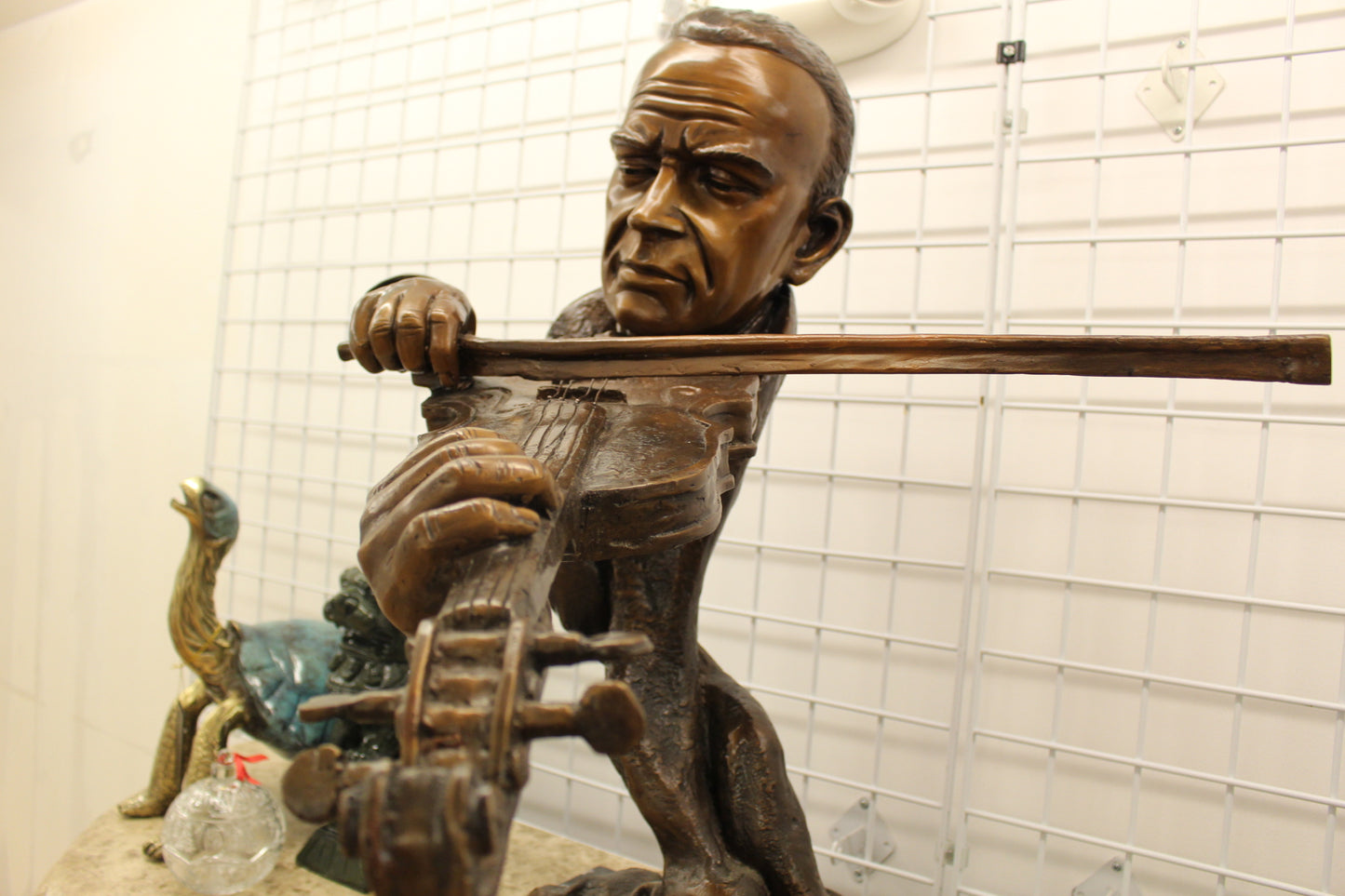 Musicista by Arnadia, Bust of Violin Musician Bronze Statue - 27"x 16"x 32"H. 