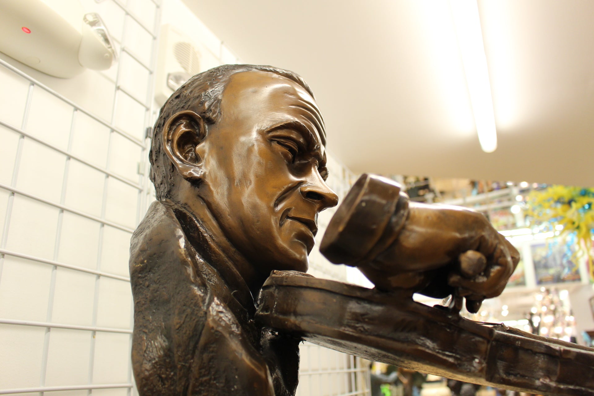 Musicista by Arnadia, Bust of Violin Musician Bronze Statue - 27"x 16"x 32"H. 
