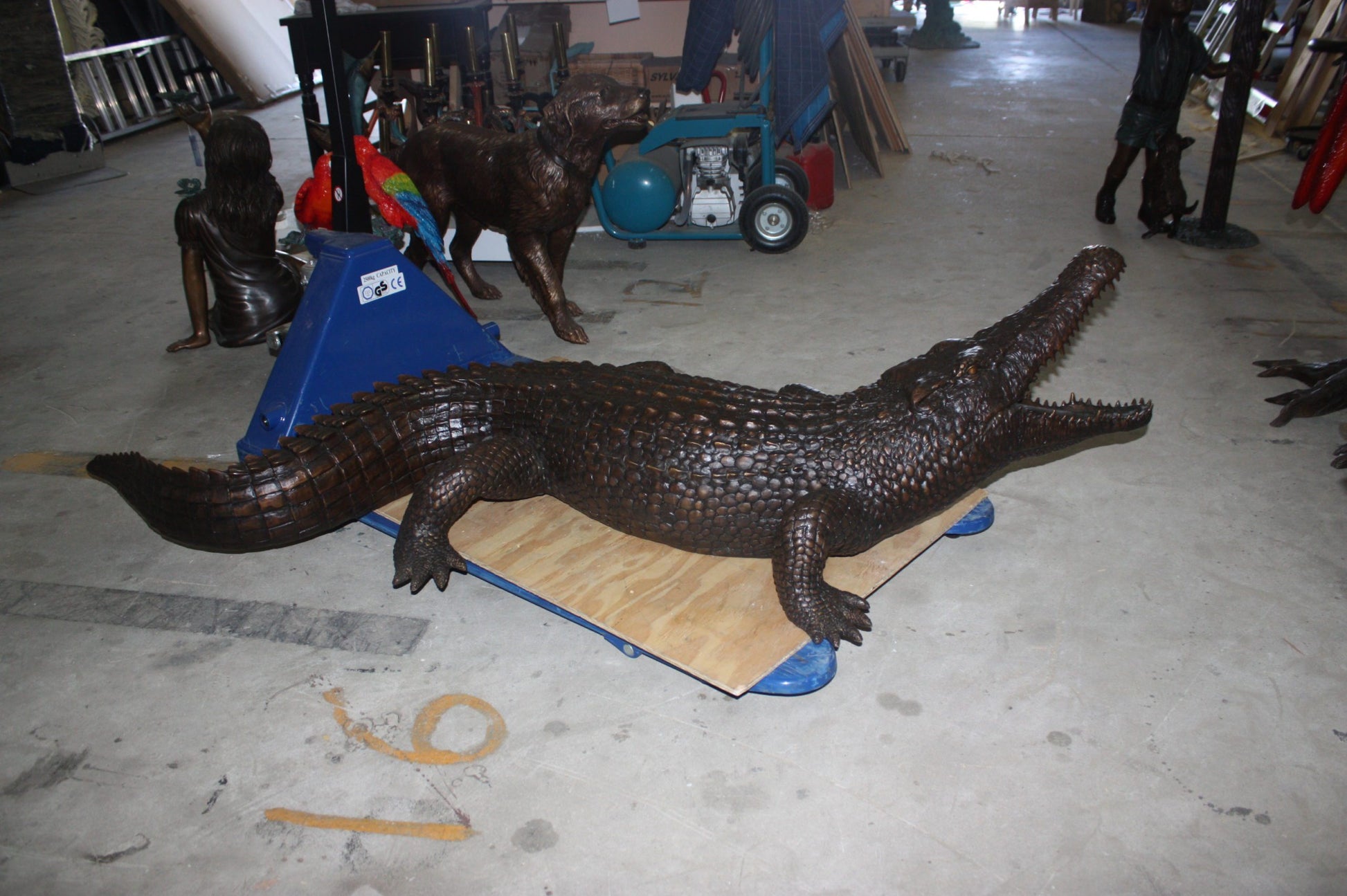 Alligator fountain - Bronze Statue -  Size: 77"L x 34"W x 18"H. 